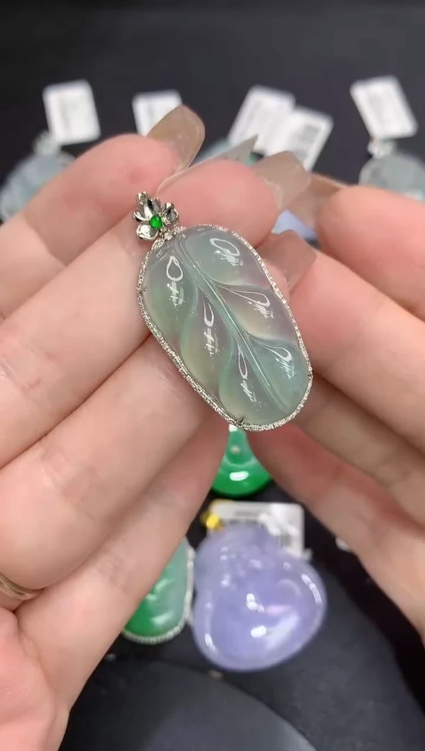 吊坠(不含链)18K金镶嵌翡翠111