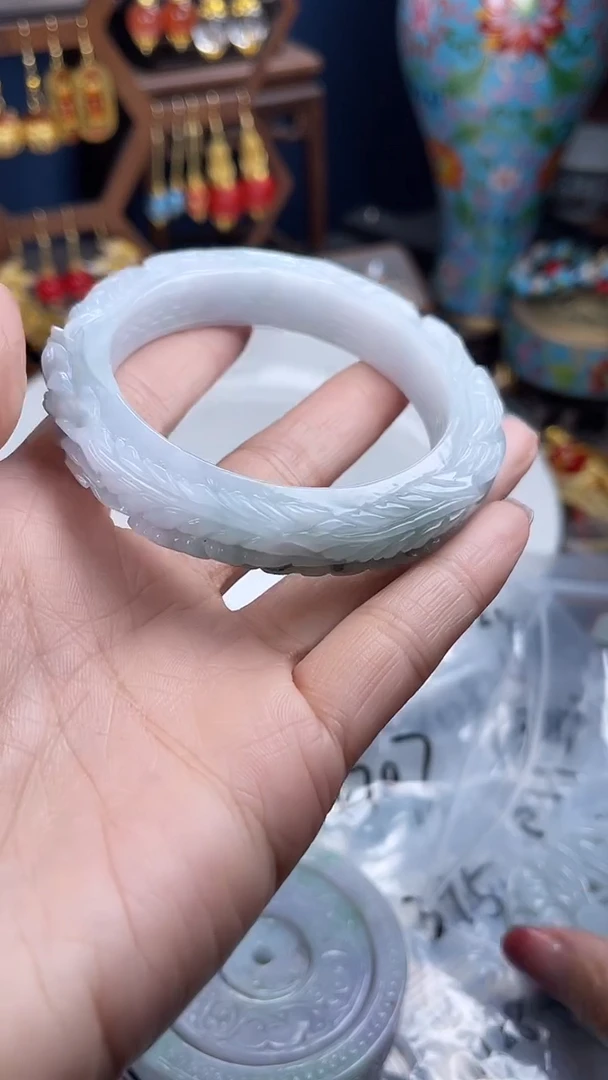 吊坠(赠链)未镶嵌翡翠吃***疼，1127719手镯翡翠