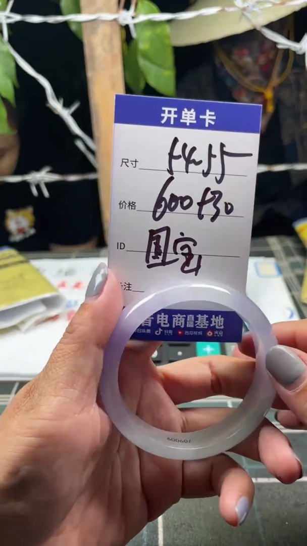 无非金属国*缅区原矿手镯手工艺现场
