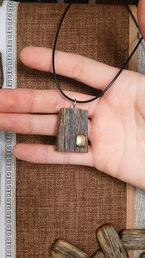 沉香吊坠无事牌3g