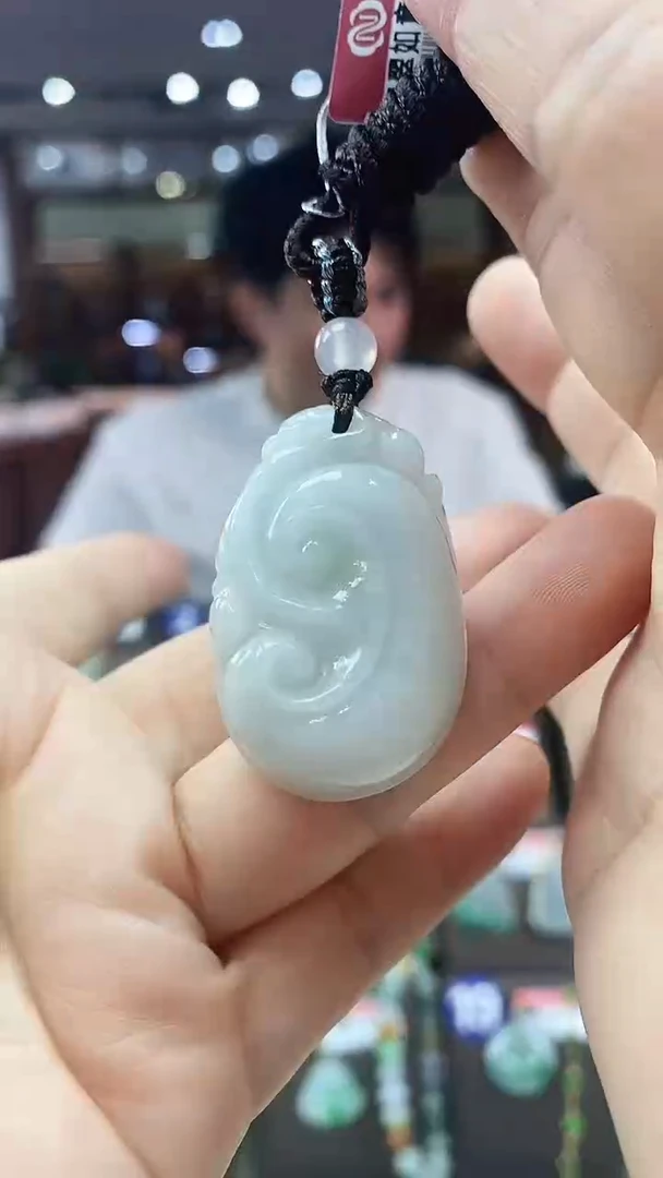 颈饰未镶嵌翡翠如意