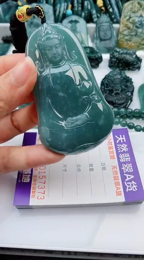 翡翠未镶嵌颈饰