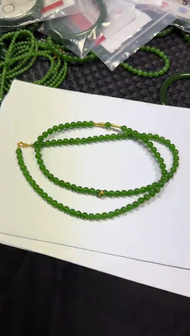 项链未镶嵌和田玉（碧玉）鲜阳绿6m108小针尖点