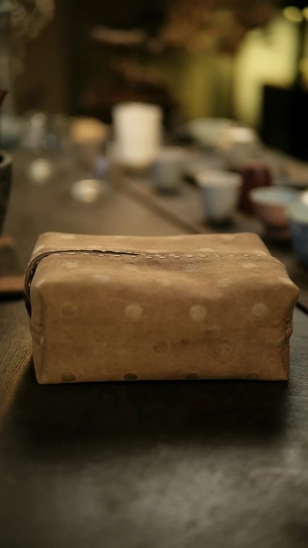 阿眠      香云纱真丝波点纸巾包浅