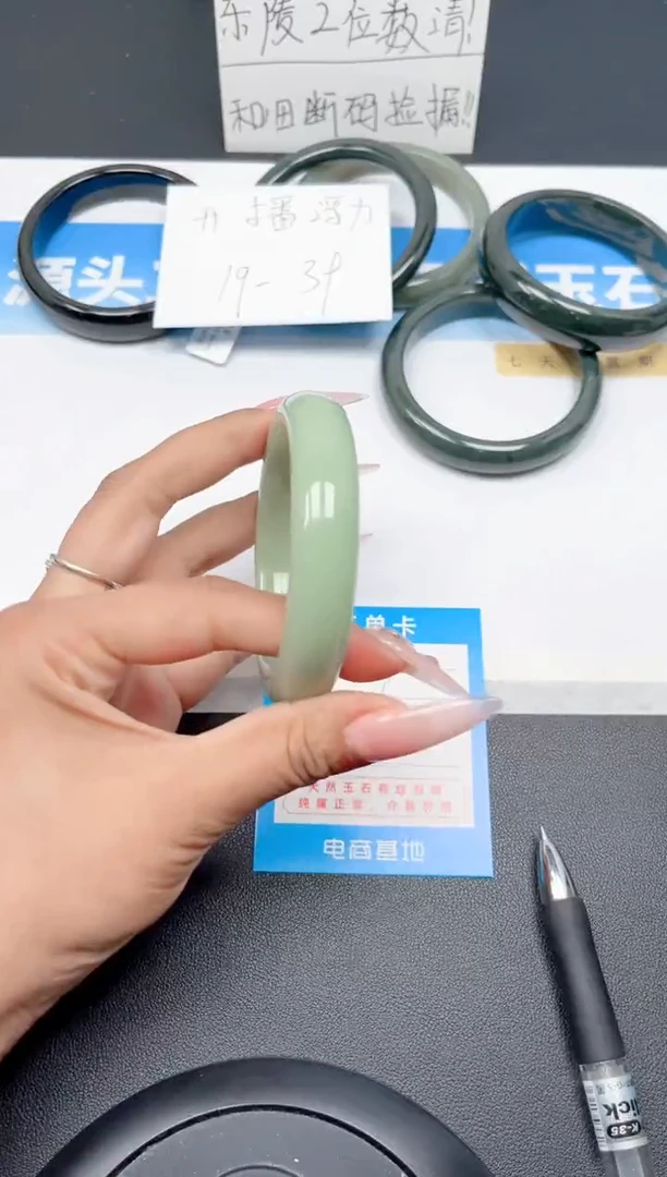 石英质玉手镯未镶嵌137-奶绿58
