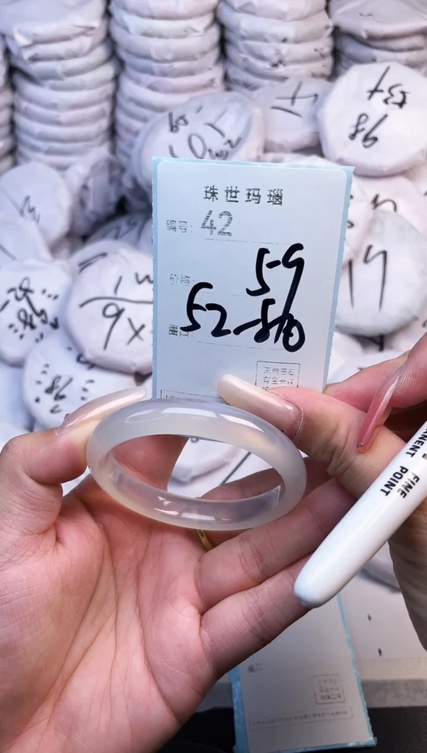 手镯玛瑙/玉髓未镶嵌42