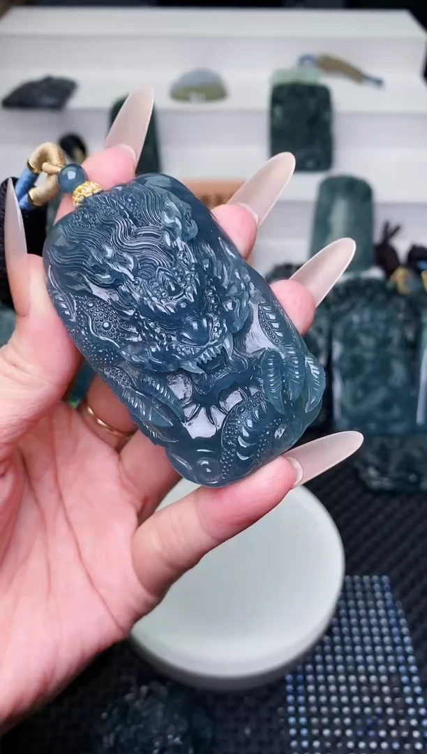 颈饰未镶嵌翡翠