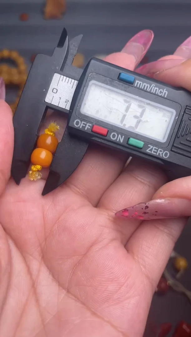 石英质玉多样性发货未镶嵌多样性发货 7老蜡墩子一对