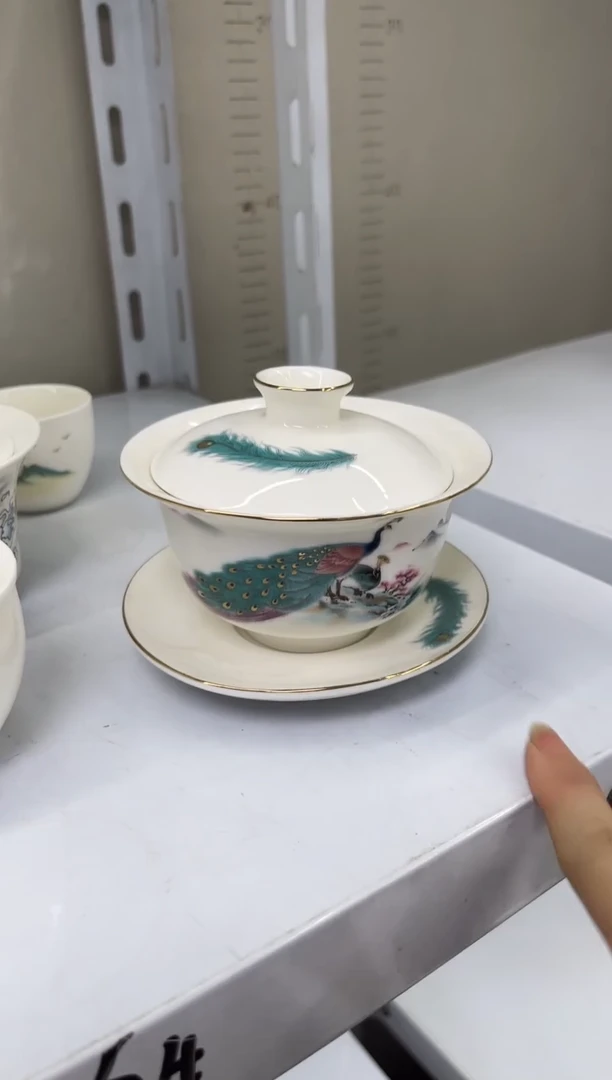 中号描金孔雀盖碗