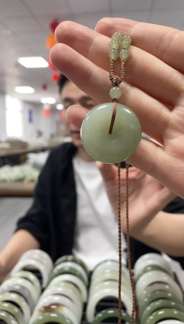 和田玉未镶嵌挂件葡萄肉平安扣吊坠一件