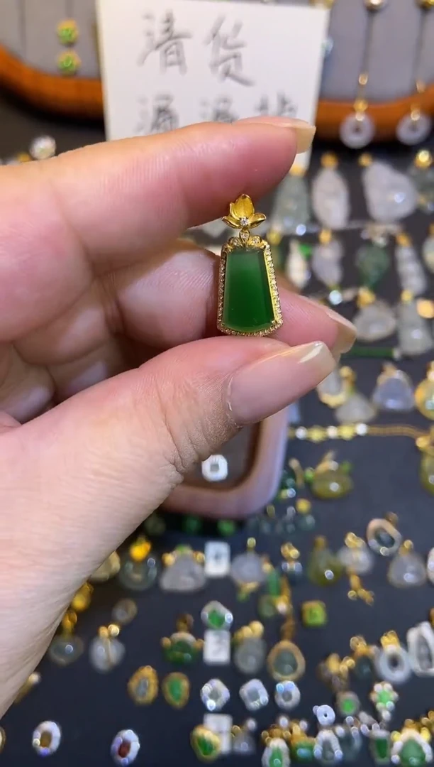 翡翠18K金镶嵌吊坠(不含链)1