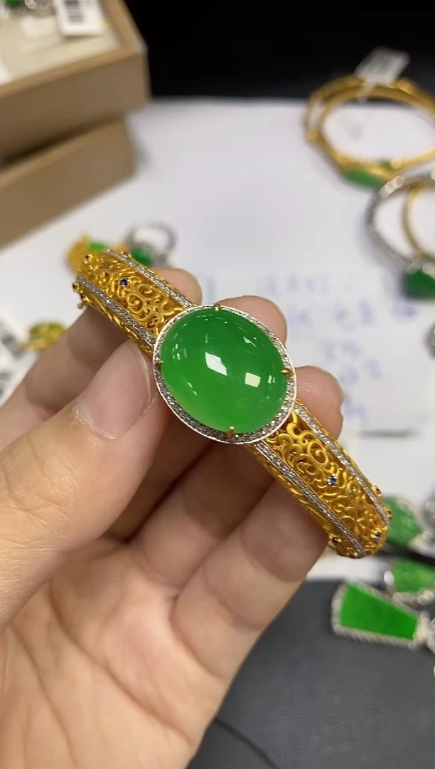翡翠手镯18K金镶嵌马**?翡翠 手镯 18K金镶嵌