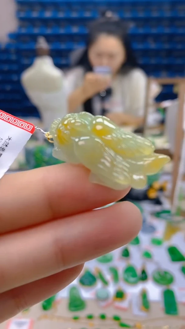 颈饰18K金镶嵌翡翠新号开播 全场乱卖