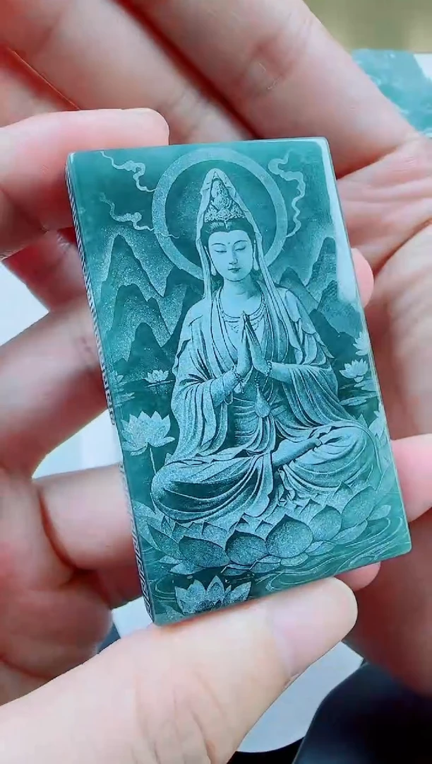 翡翠未镶嵌颈饰方观音