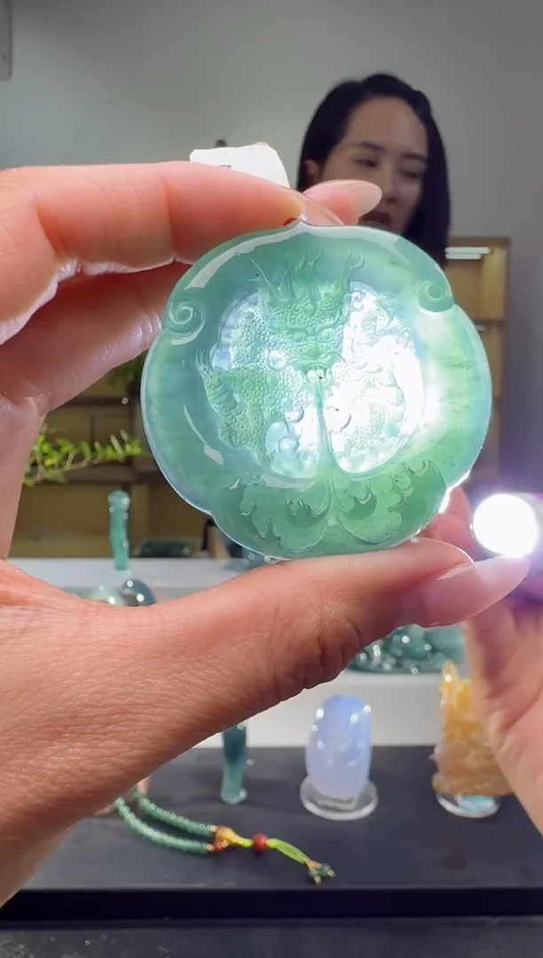 吊坠(不含链)未镶嵌翡翠龙牌（多样性发其一）