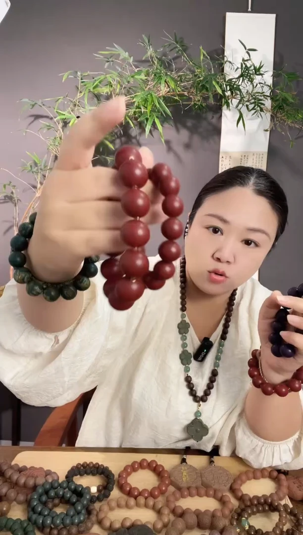 泥塑窖藏红麝手串1.5