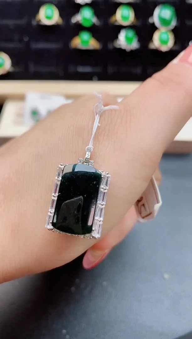 【闪购商品】翡翠吊坠(赠链)银S925镶嵌3211