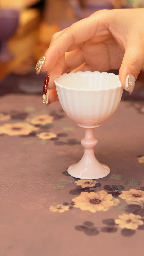 【闪购商品】渐变粉色高足杯····