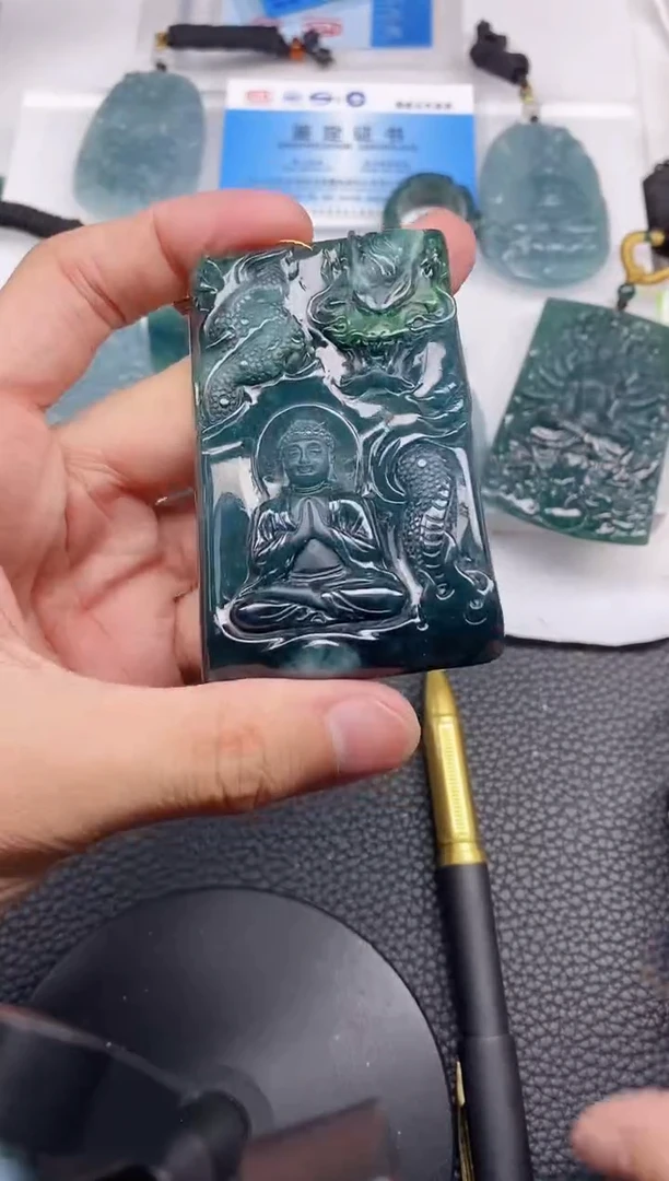颈饰未镶嵌翡翠