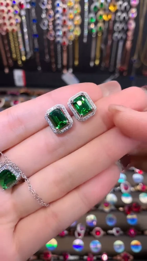 【闪购商品】透辉石耳钉银S925镶嵌银色
