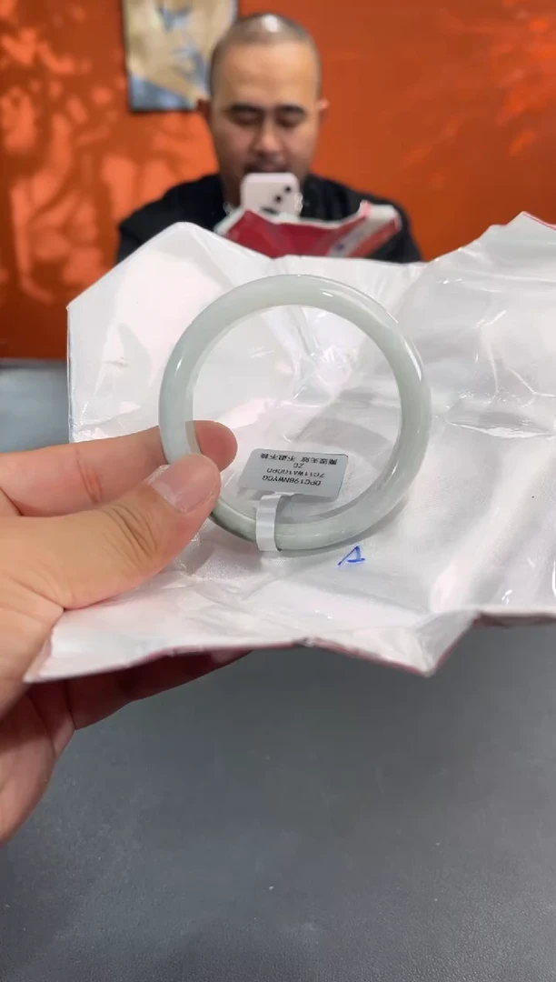 未镶嵌手镯翡翠4