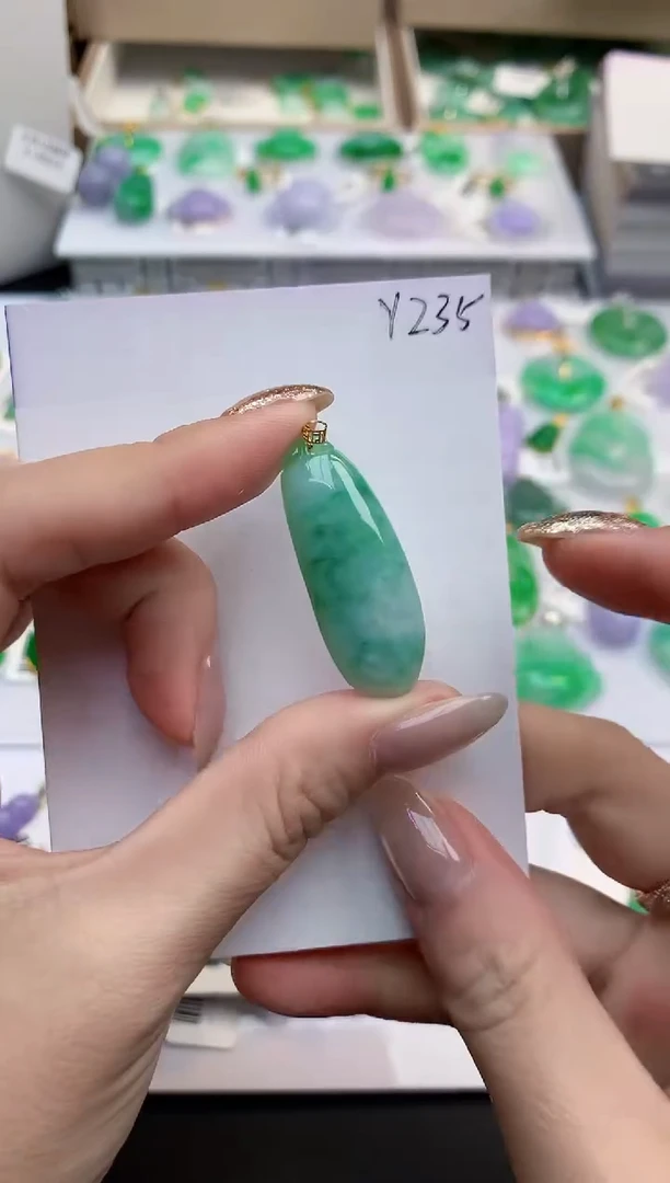 颈饰18K金镶嵌翡翠天然缅甸A货翡翠