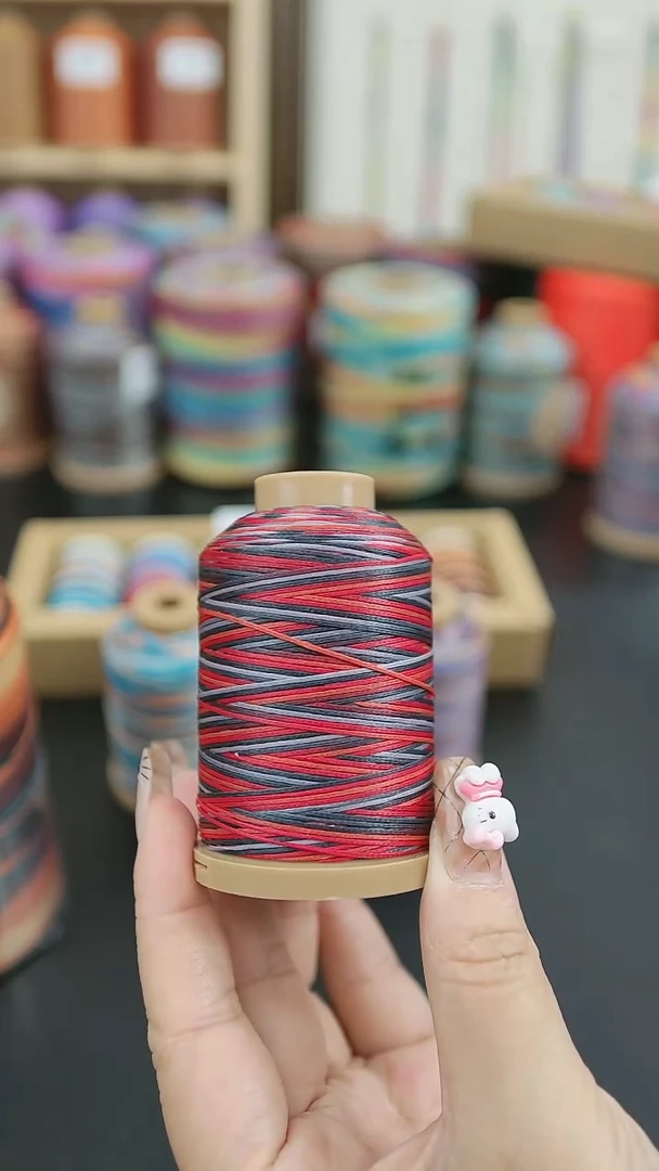 聚酯纤维0.5段染扁蜡560M/9016墨染朱砂