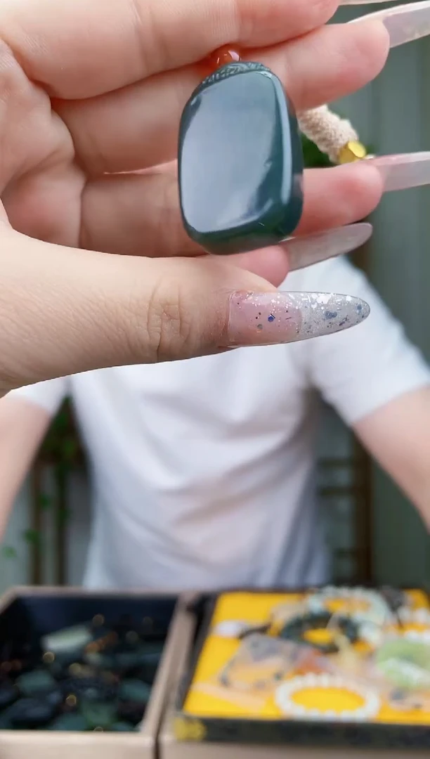 和田玉未镶嵌挂件拍一发一，多样性发货！