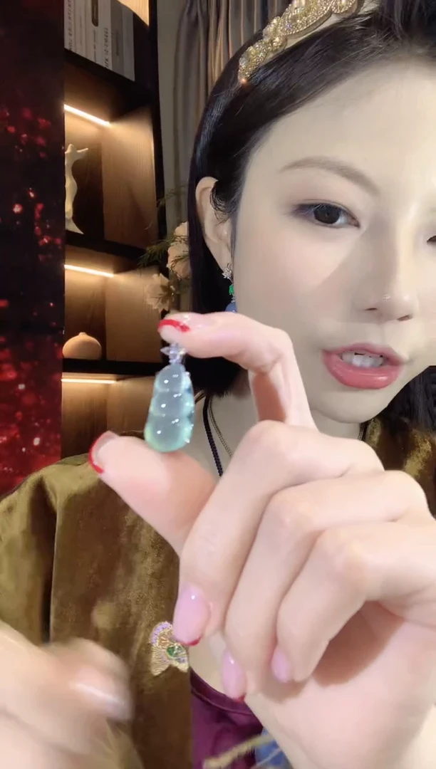 吊坠(不含链)18K金镶嵌翡翠C42