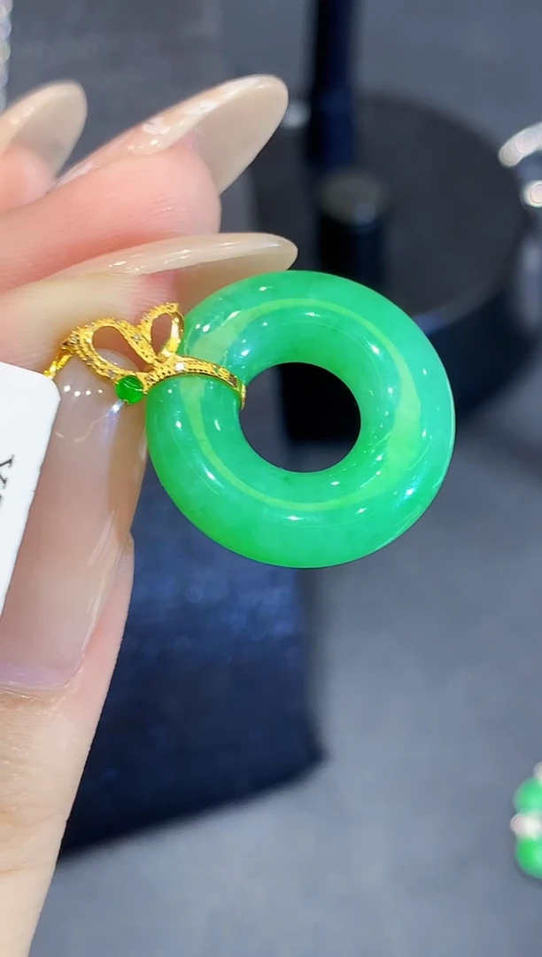 吊坠(不含链)18K金镶嵌翡翠QG多样性发其一