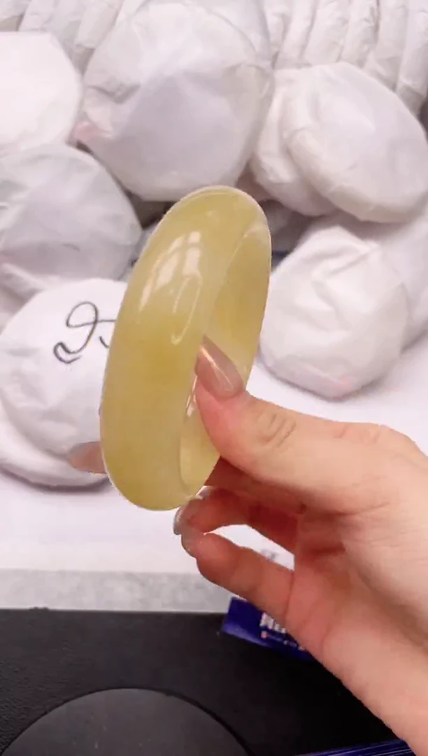 【闪购商品】石英质玉手镯未镶嵌4K98-58