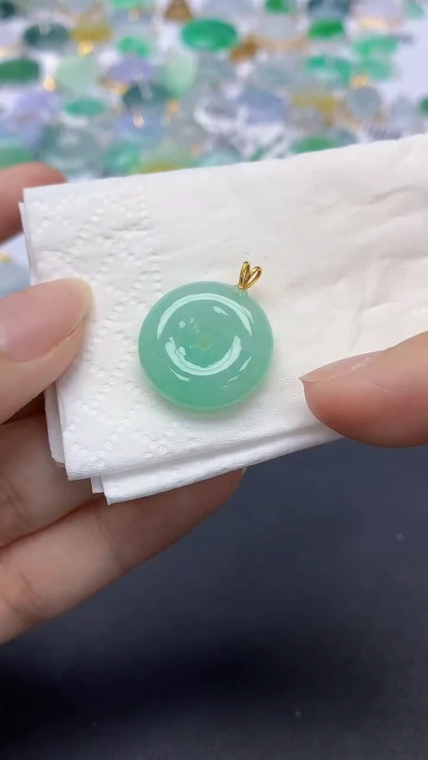 翡翠18K金镶嵌颈饰天然缅甸a货翡翠