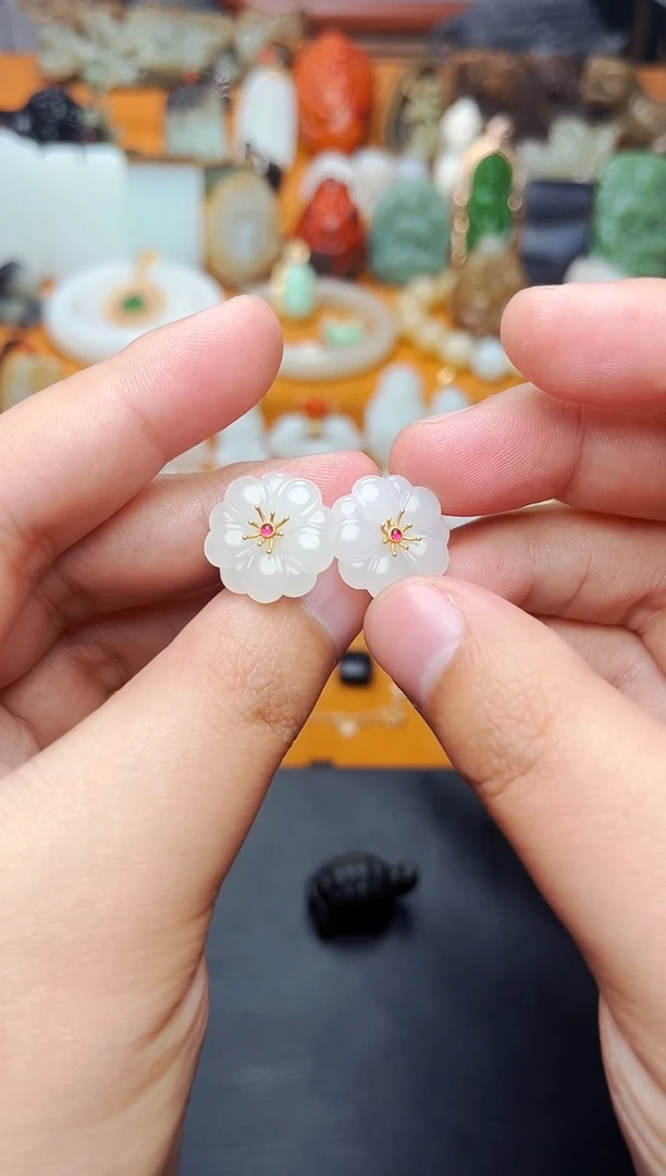 【闪购商品】和田玉耳饰18K金镶嵌耳钉01