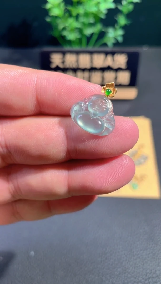 颈饰18K金镶嵌翡翠翡翠