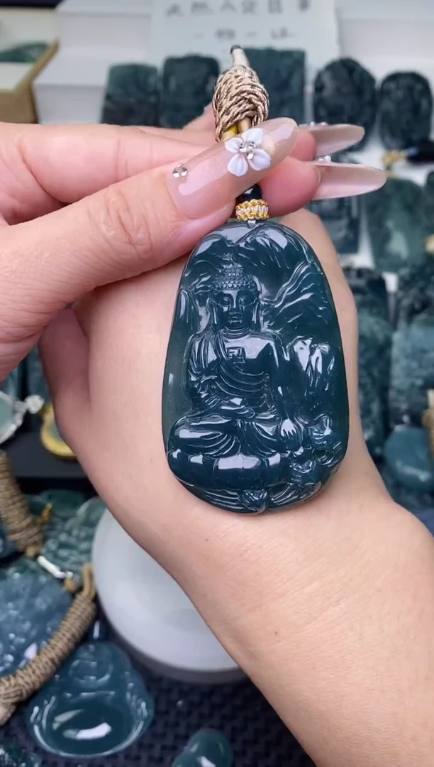 颈饰未镶嵌翡翠