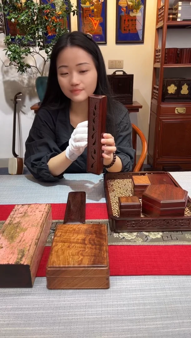 紫檀木类成套家具年年有鱼 香盒