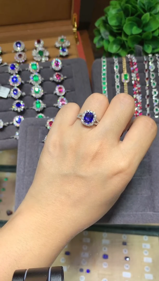 戒指蓝宝石18K金镶嵌2.1ct