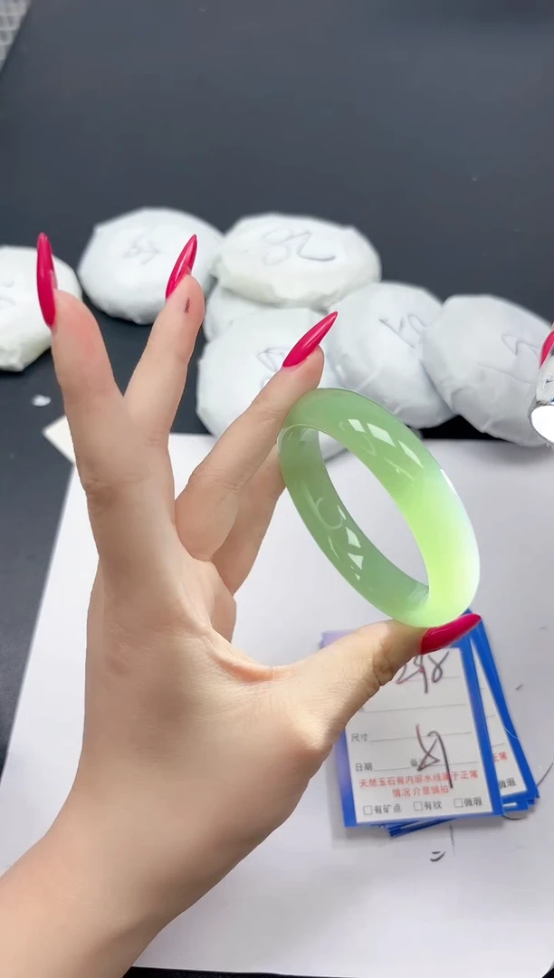 未镶嵌手镯石英质玉A295/57