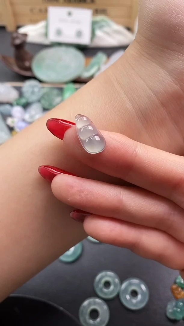 颈饰未镶嵌翡翠福豆