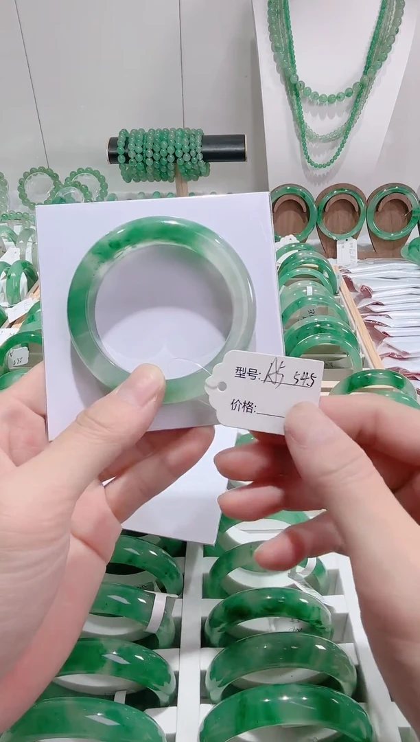 石英质玉手镯未镶嵌手镯