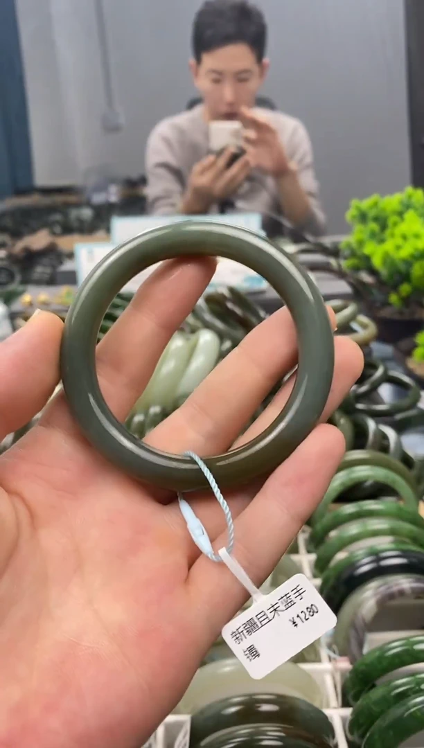 未镶嵌手镯和田玉60