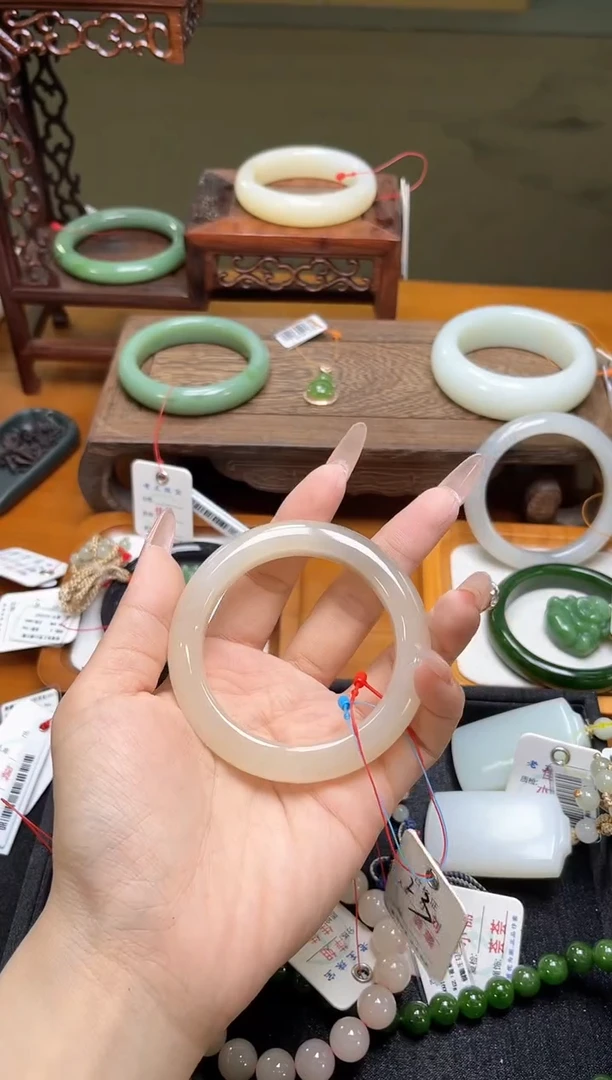 未镶嵌手镯和田玉青海藕粉 55圈