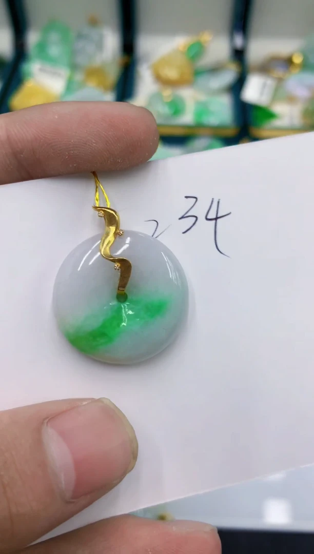 颈饰18K金镶嵌翡翠琴**欢翡翠