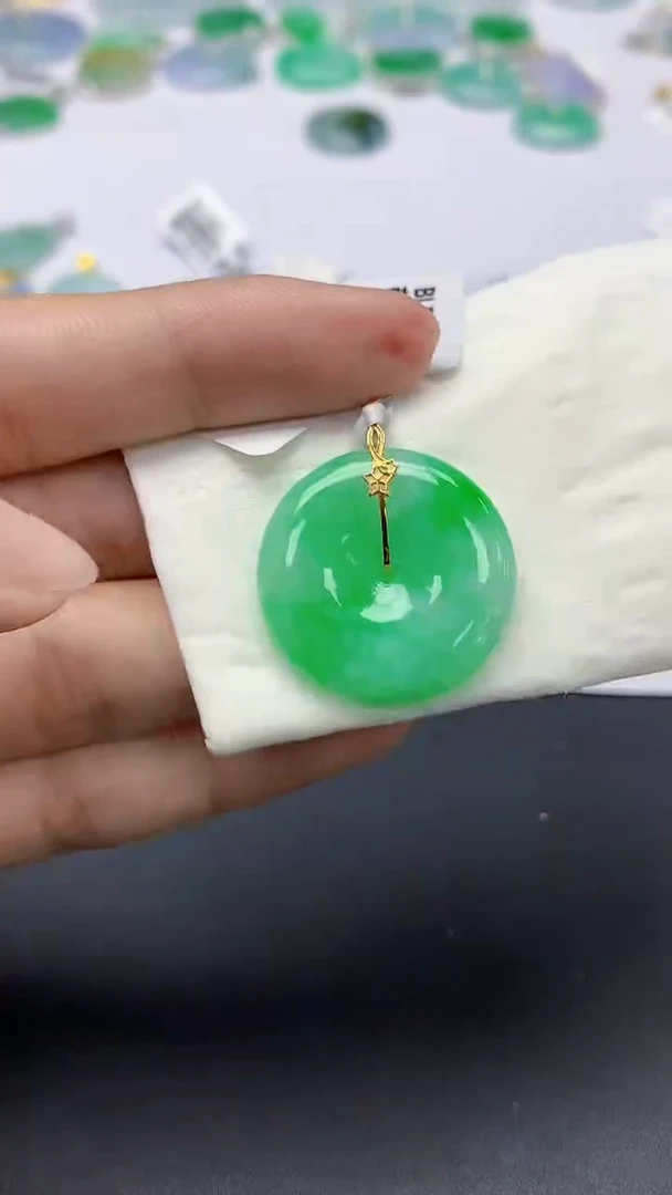 翡翠18K金镶嵌颈饰天然缅甸a货翡翠