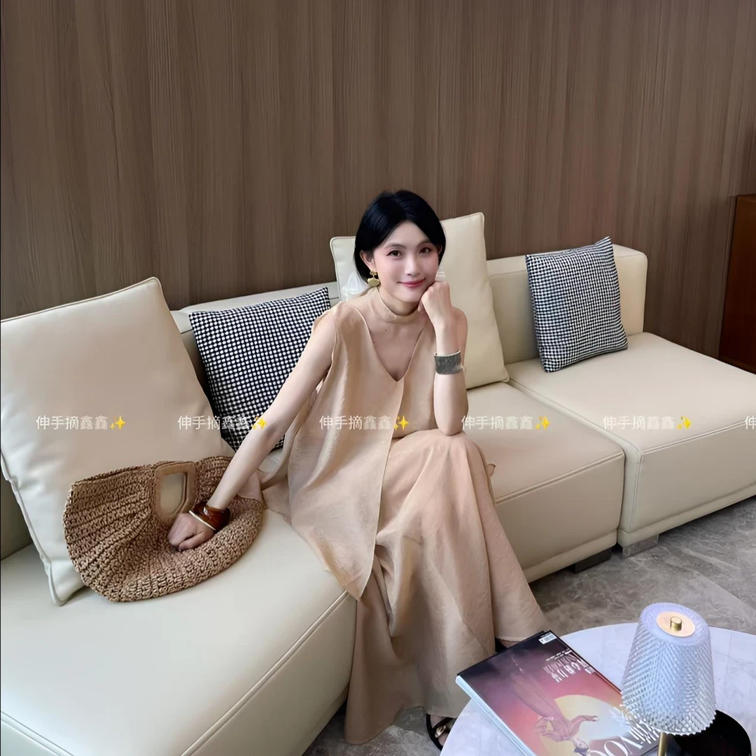 松弛感气质黑色v领挂脖背心女夏季裙子两件套
