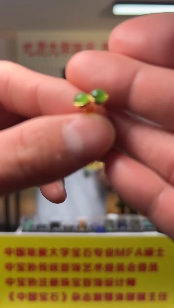 和田玉银S925镶嵌耳饰精品碧玉冰阳绿蛋面耳钉S925银