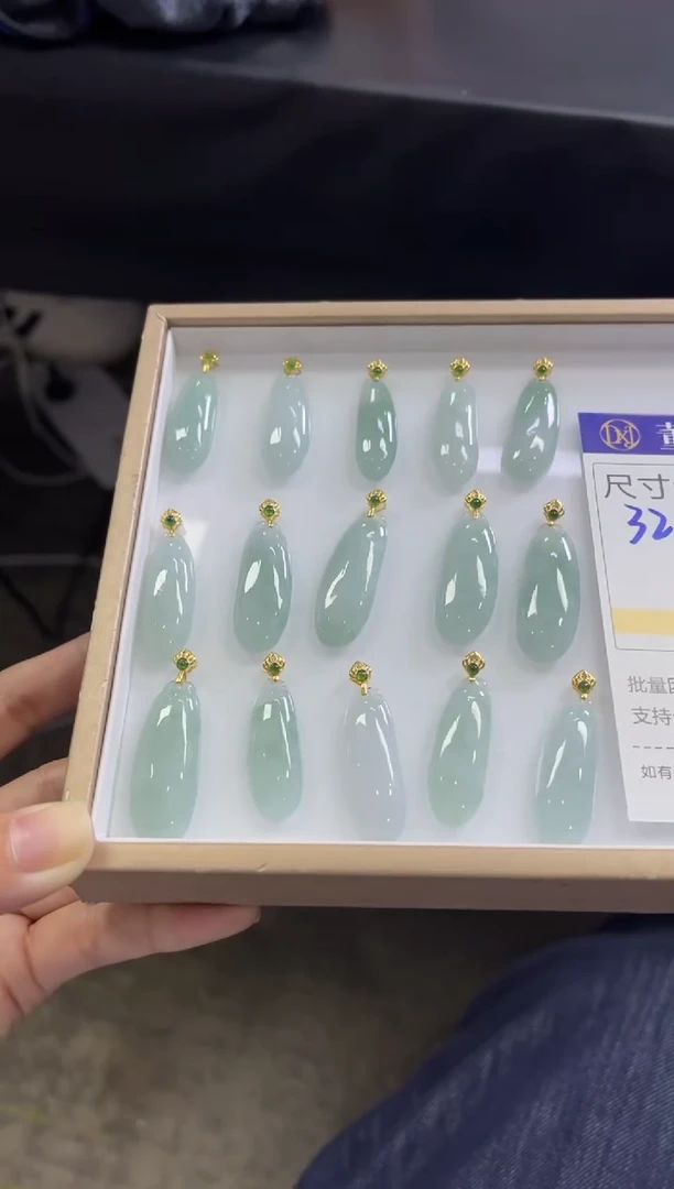 颈饰18K金镶嵌翡翠Z79/多样性发一件/配绳子