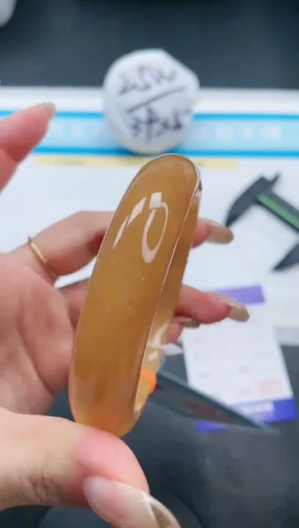 【闪购商品】石英质玉手镯未镶嵌16V85-59