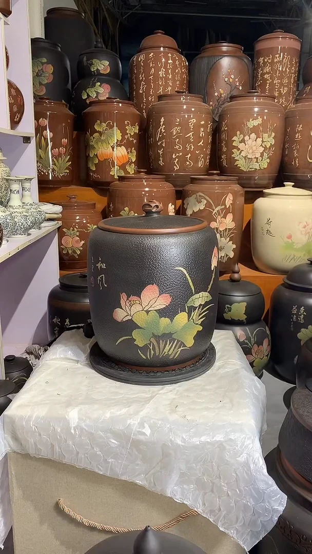 五号彩填锤纹茶缸米缸荷花图