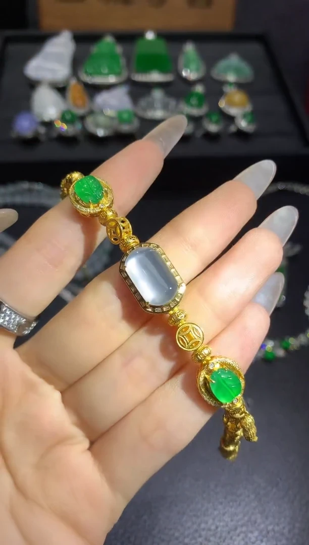 18K金镶嵌手链翡翠73团购